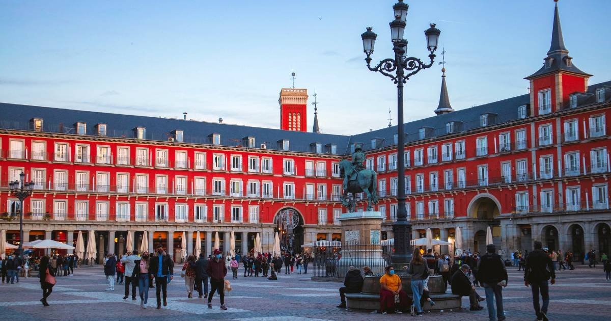 Шестая волна короновируса свирепствует в Мадриде