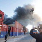 Рядом с аэропортом Валенсии произошел крупный промышленный пожар