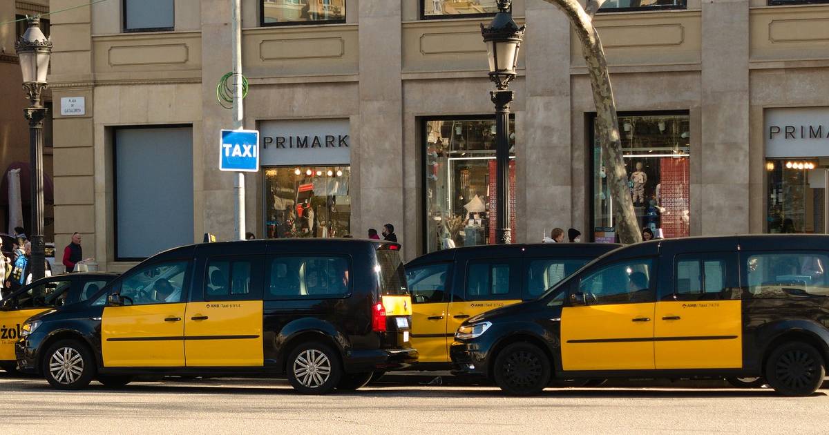 Очередной медленный марш таксистов привел к коллапсу в центре Барселоны